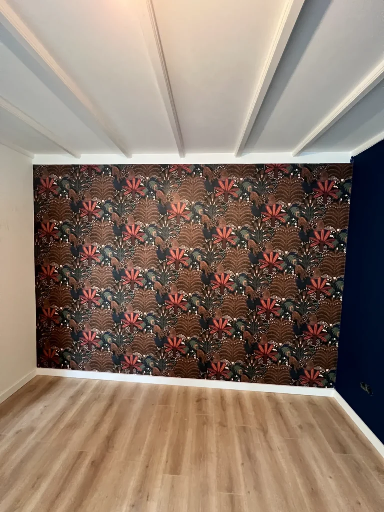 Renovlies aangebracht op een wand