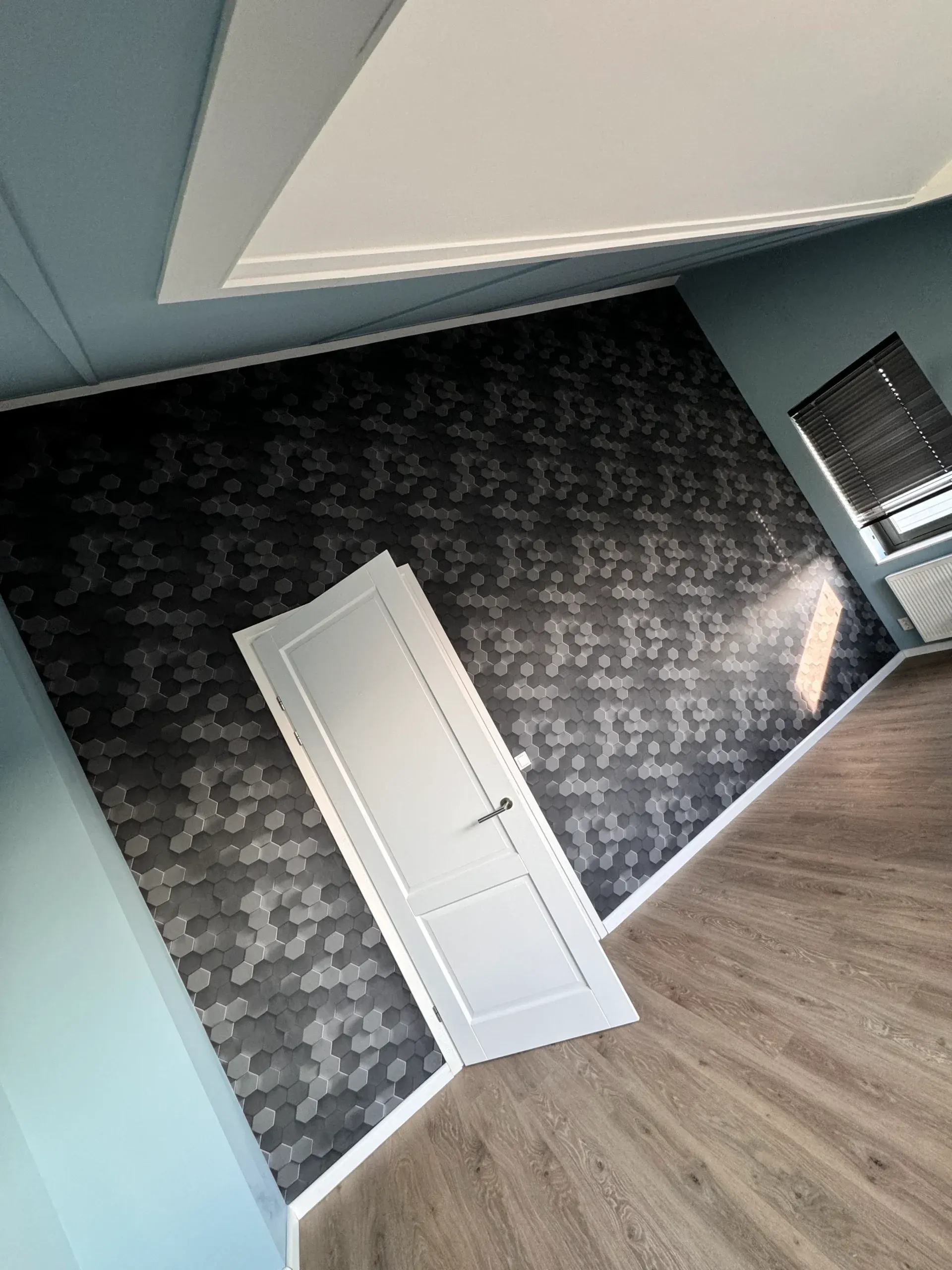 Afgewerkte wand in een woning in de regio