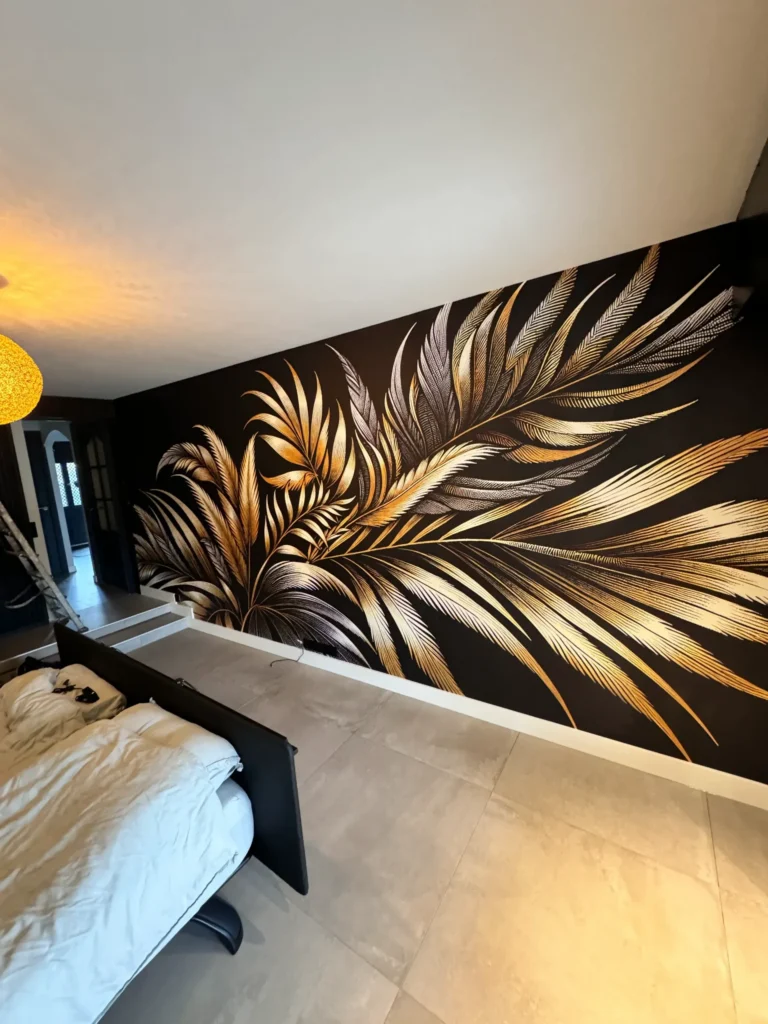 Fotobehang met gouden palmbladeren in een slaapkamer